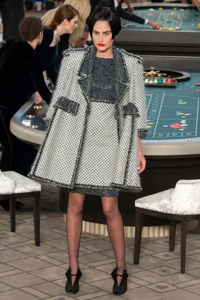 Look 24
